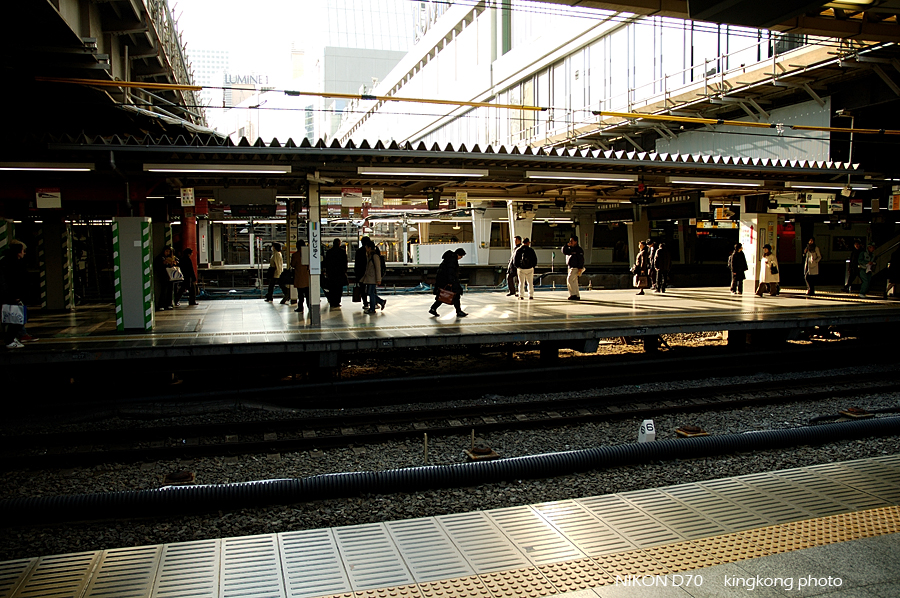 inside shinjuku JR 2.jpg - JR車箱